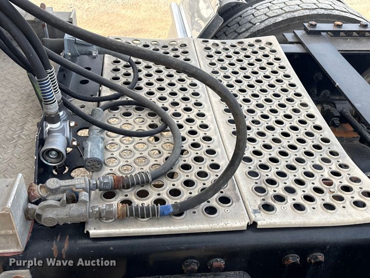 image for item FI0036 2013 Kenworth W900 semi truck