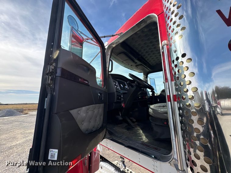 image for item FI0036 2013 Kenworth W900 semi truck