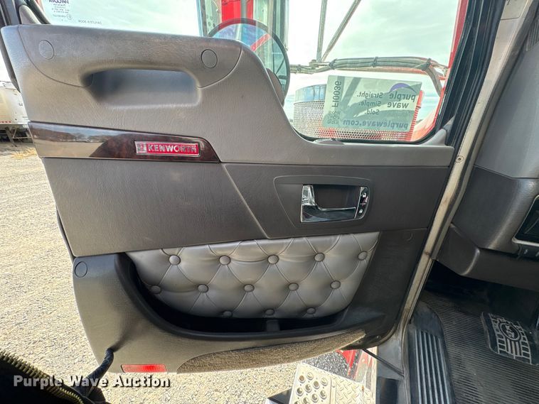 image for item FI0036 2013 Kenworth W900 semi truck