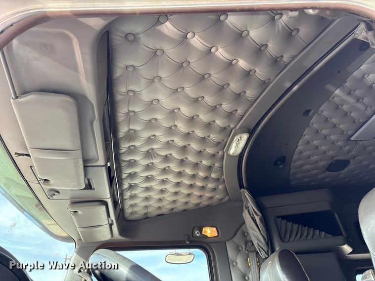 image for item FI0036 2013 Kenworth W900 semi truck