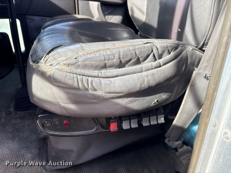 image for item FI0036 2013 Kenworth W900 semi truck