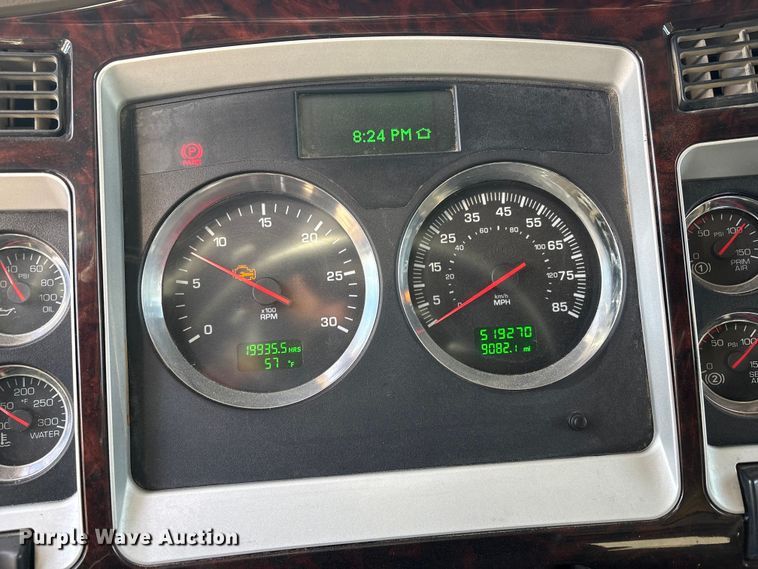 image for item FI0036 2013 Kenworth W900 semi truck