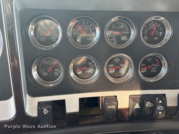 image for item FI0036 2013 Kenworth W900 semi truck