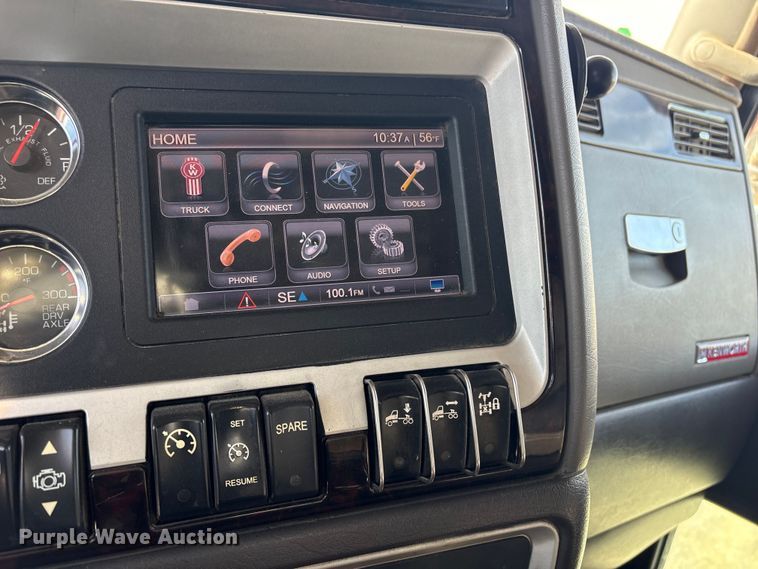 image for item FI0036 2013 Kenworth W900 semi truck