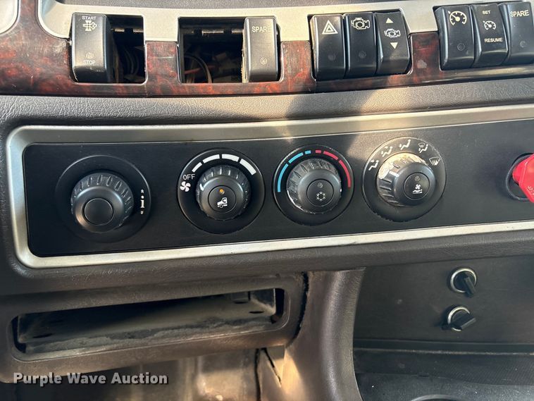 image for item FI0036 2013 Kenworth W900 semi truck