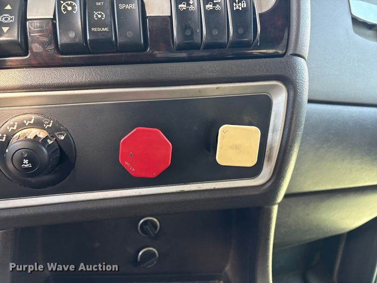 image for item FI0036 2013 Kenworth W900 semi truck