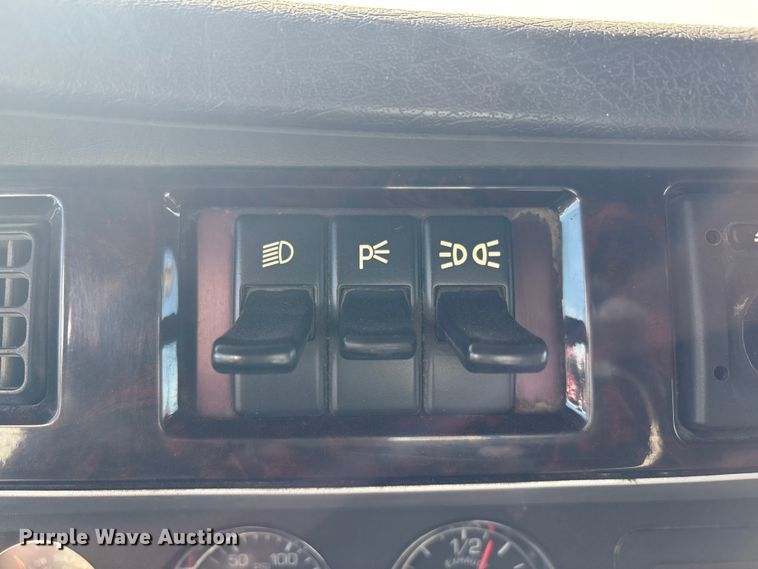 image for item FI0036 2013 Kenworth W900 semi truck