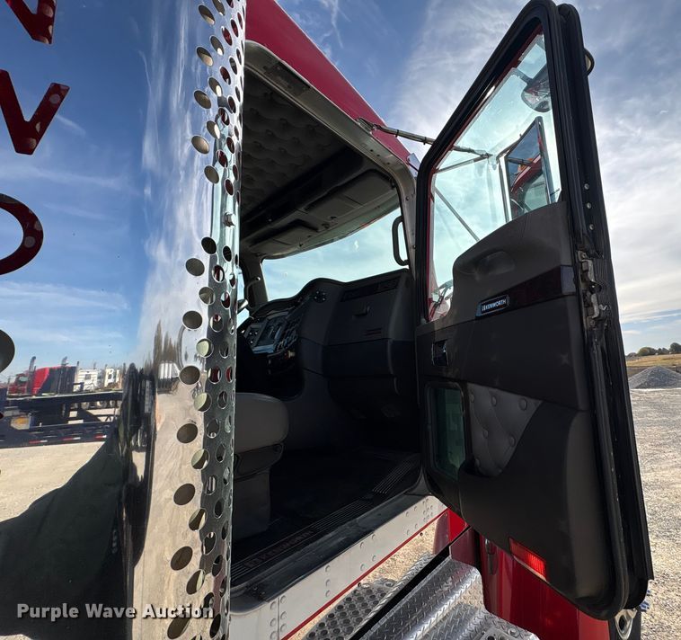image for item FI0036 2013 Kenworth W900 semi truck