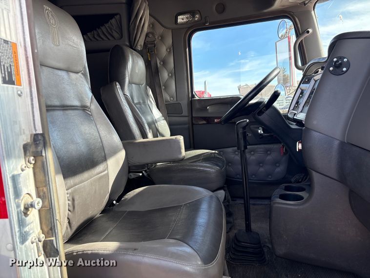 image for item FI0036 2013 Kenworth W900 semi truck