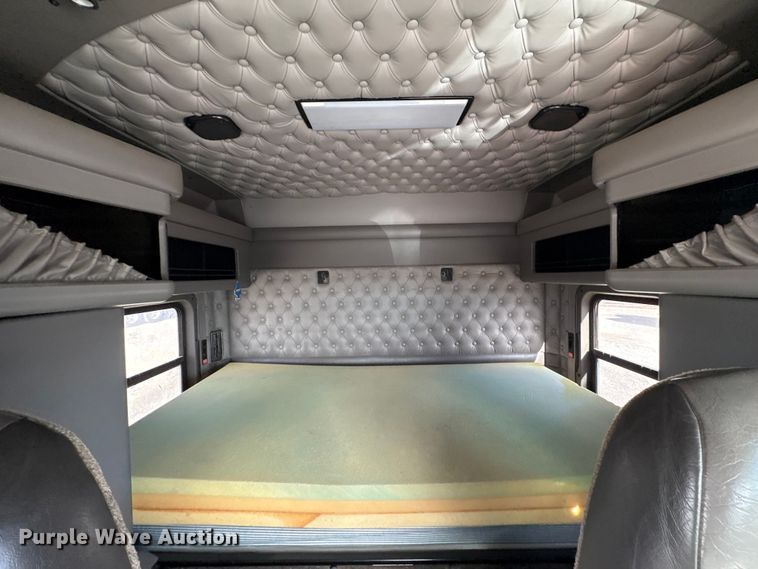 image for item FI0036 2013 Kenworth W900 semi truck