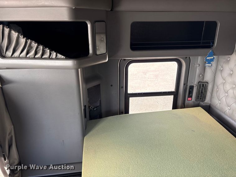 image for item FI0036 2013 Kenworth W900 semi truck