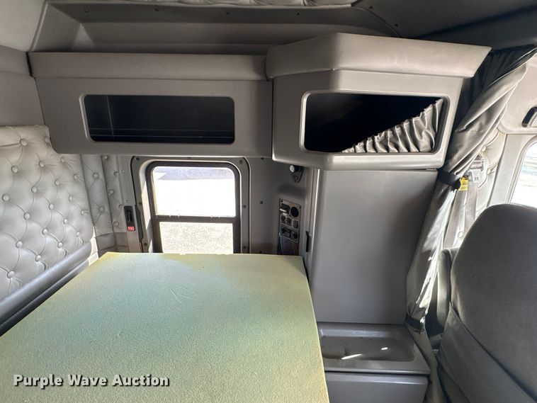 image for item FI0036 2013 Kenworth W900 semi truck