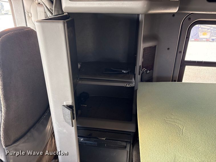 image for item FI0036 2013 Kenworth W900 semi truck