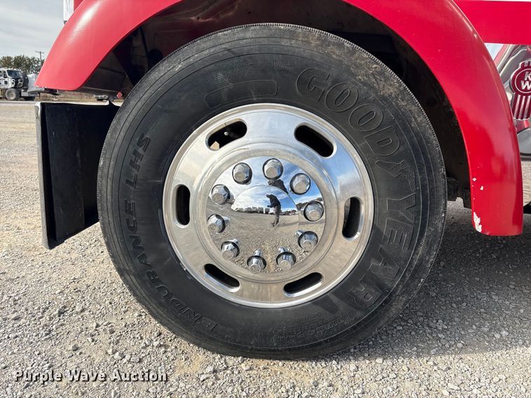 image for item FI0036 2013 Kenworth W900 semi truck