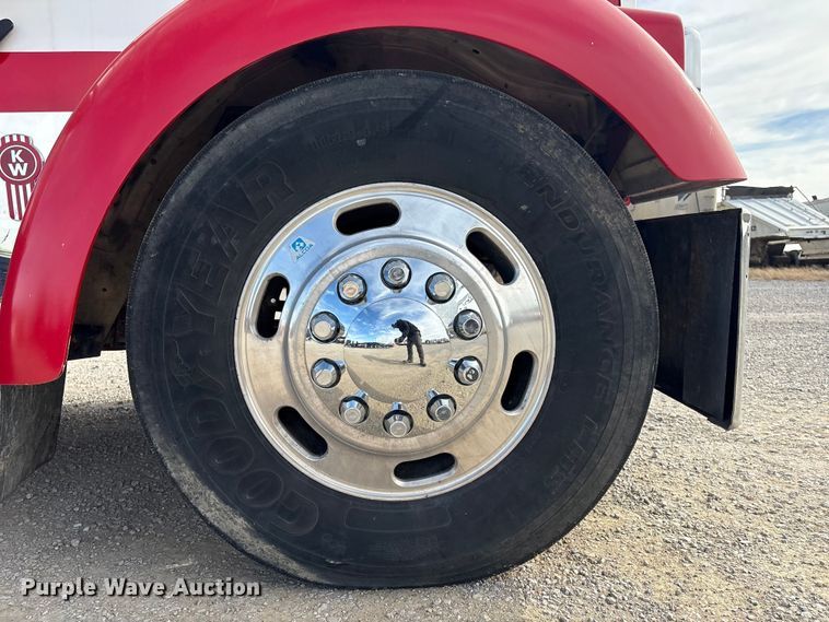 image for item FI0036 2013 Kenworth W900 semi truck
