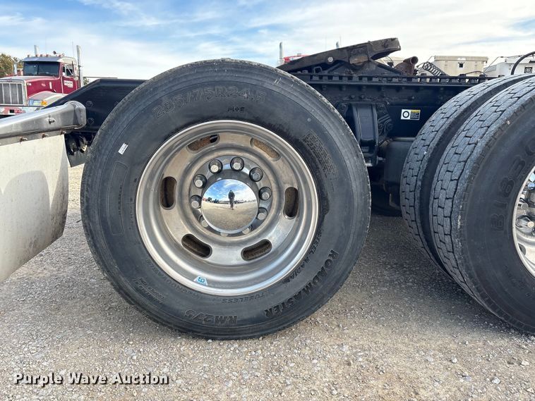 image for item FI0036 2013 Kenworth W900 semi truck