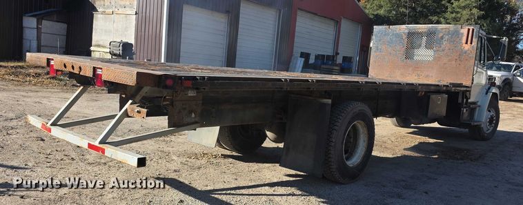 image for item FI0651 2000 Freightliner FL70 flatbed truck