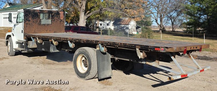 image for item FI0651 2000 Freightliner FL70 flatbed truck