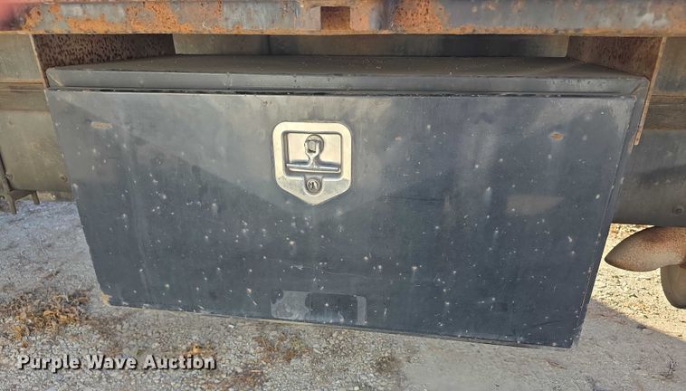 image for item FI0651 2000 Freightliner FL70 flatbed truck