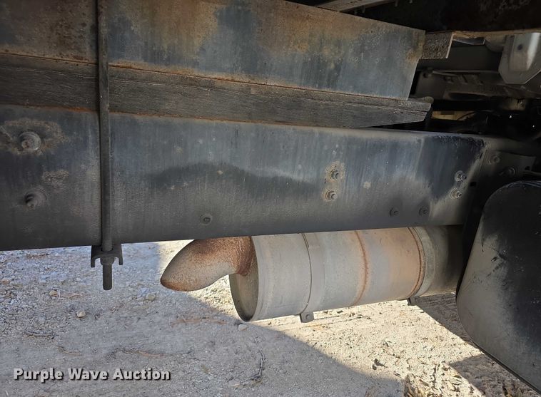 image for item FI0651 2000 Freightliner FL70 flatbed truck