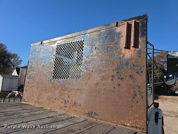 image for item FI0651 2000 Freightliner FL70 flatbed truck