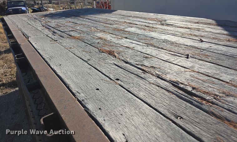 image for item FI0651 2000 Freightliner FL70 flatbed truck