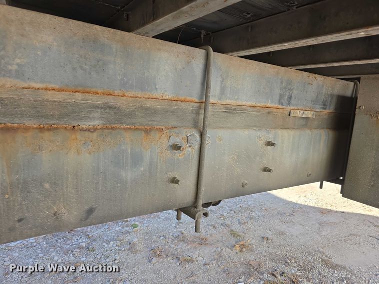 image for item FI0651 2000 Freightliner FL70 flatbed truck