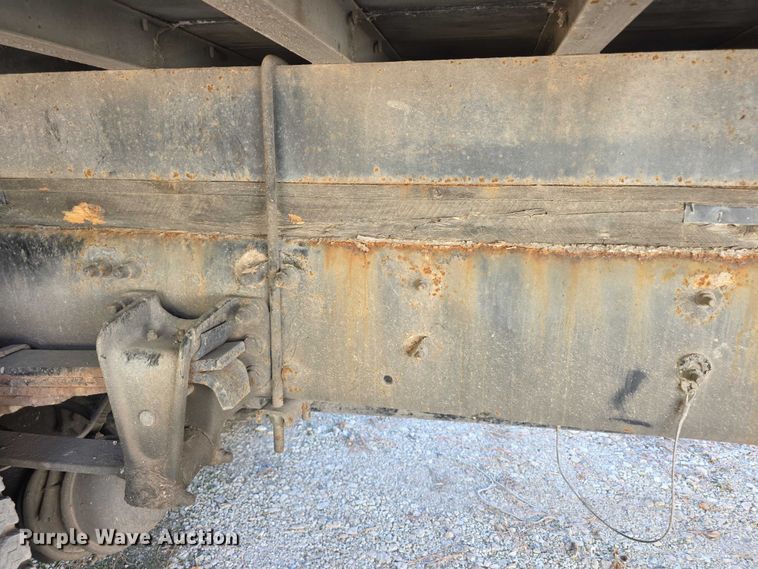 image for item FI0651 2000 Freightliner FL70 flatbed truck