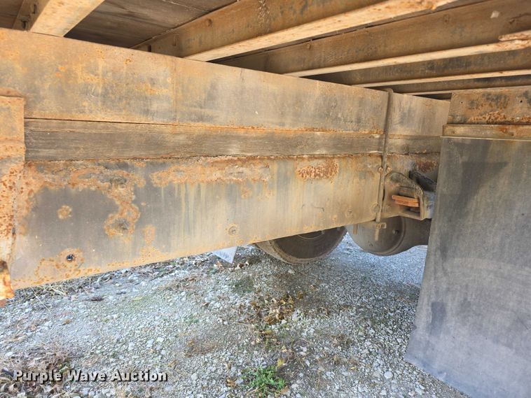 image for item FI0651 2000 Freightliner FL70 flatbed truck