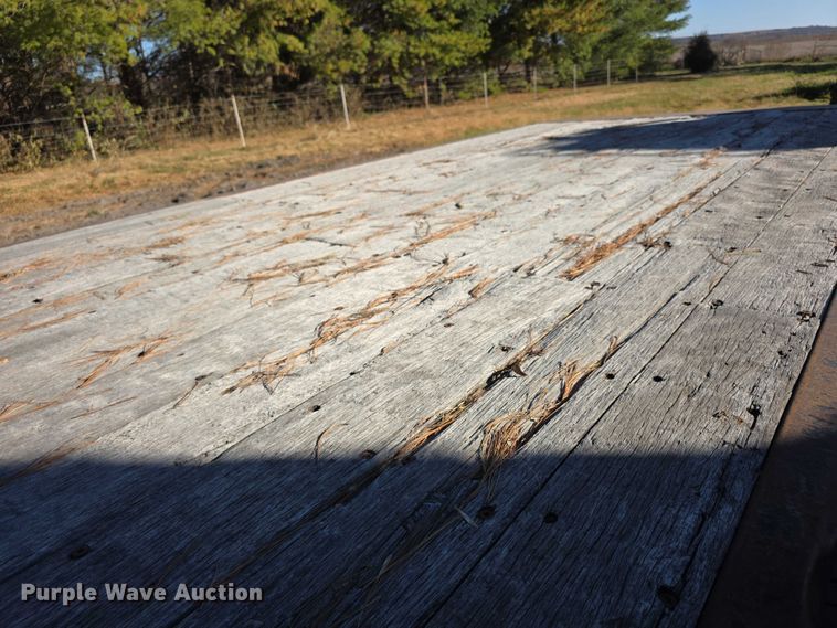 image for item FI0651 2000 Freightliner FL70 flatbed truck