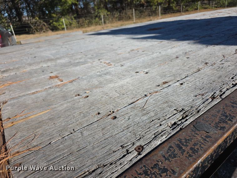 image for item FI0651 2000 Freightliner FL70 flatbed truck