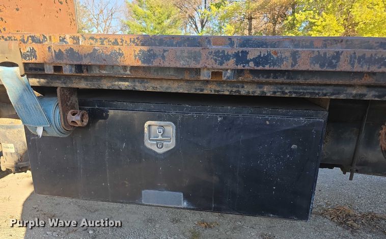 image for item FI0651 2000 Freightliner FL70 flatbed truck