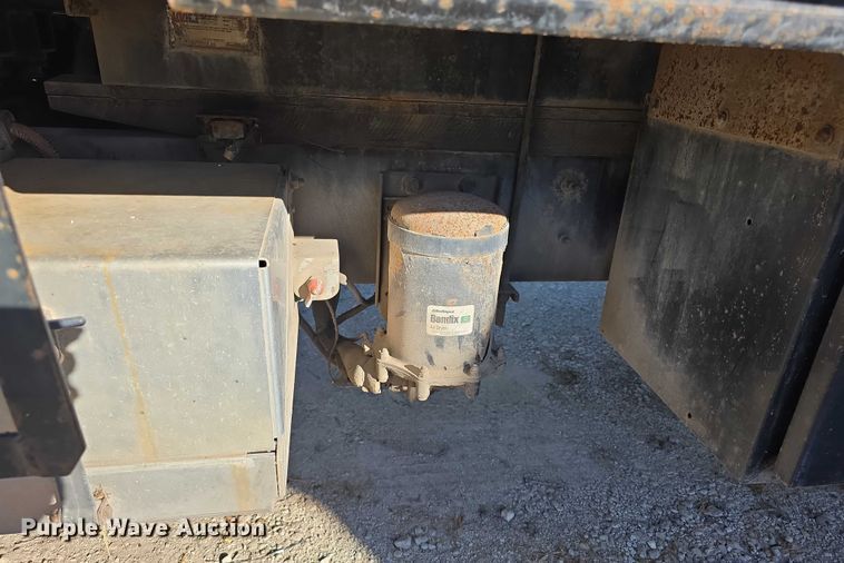 image for item FI0651 2000 Freightliner FL70 flatbed truck