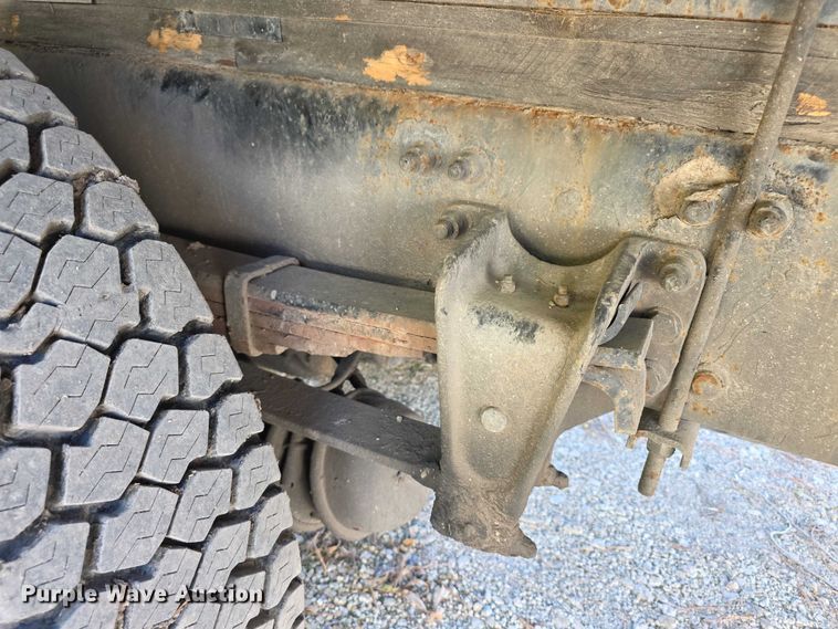 image for item FI0651 2000 Freightliner FL70 flatbed truck