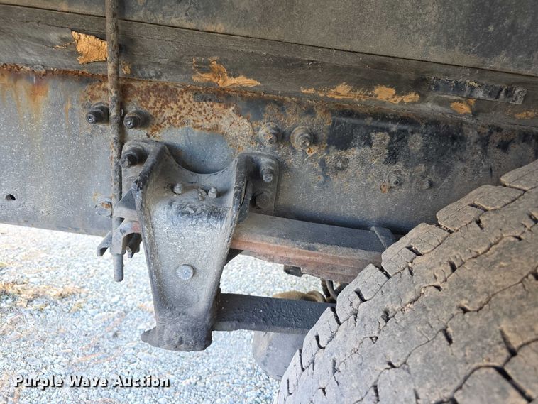 image for item FI0651 2000 Freightliner FL70 flatbed truck