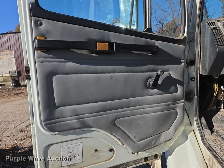 image for item FI0651 2000 Freightliner FL70 flatbed truck