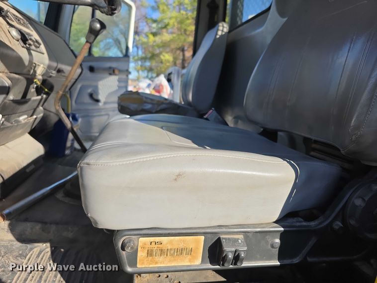 image for item FI0651 2000 Freightliner FL70 flatbed truck