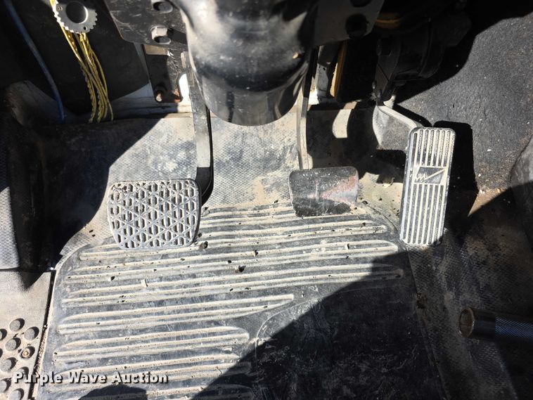 image for item FI0651 2000 Freightliner FL70 flatbed truck