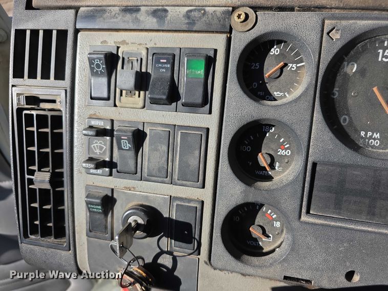 image for item FI0651 2000 Freightliner FL70 flatbed truck