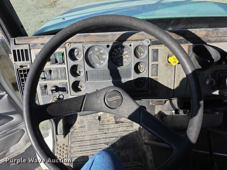 image for item FI0651 2000 Freightliner FL70 flatbed truck