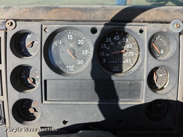 image for item FI0651 2000 Freightliner FL70 flatbed truck