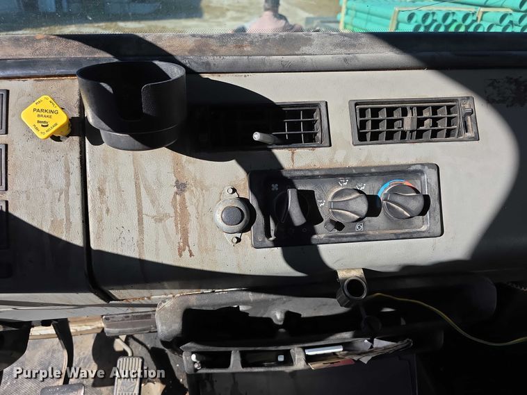 image for item FI0651 2000 Freightliner FL70 flatbed truck