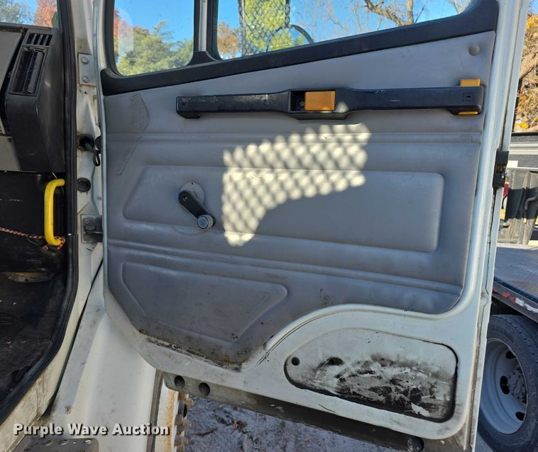 image for item FI0651 2000 Freightliner FL70 flatbed truck