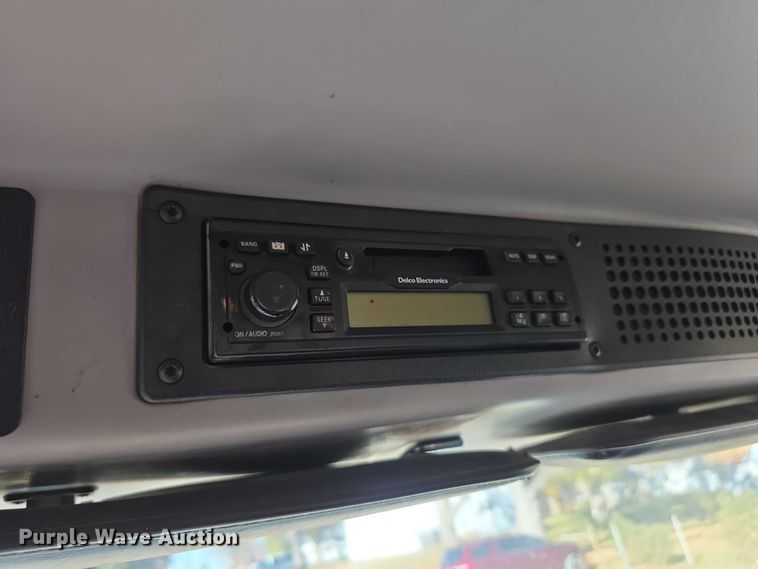 image for item FI0651 2000 Freightliner FL70 flatbed truck