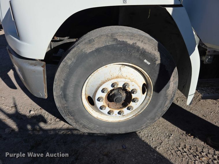 image for item FI0651 2000 Freightliner FL70 flatbed truck