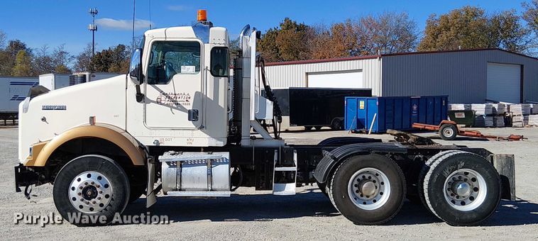 image for item FK0541 2002 Kenworth T800 semi truck