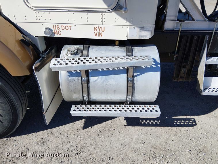 image for item FK0541 2002 Kenworth T800 semi truck