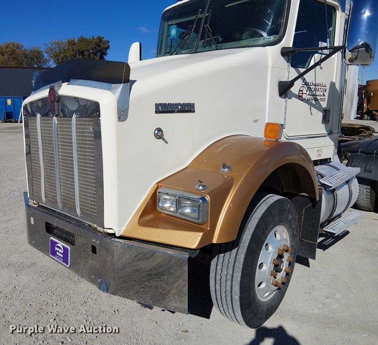 image for item FK0541 2002 Kenworth T800 semi truck