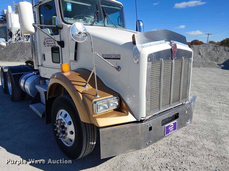 image for item FK0541 2002 Kenworth T800 semi truck
