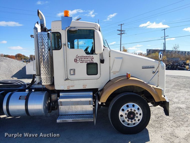 image for item FK0541 2002 Kenworth T800 semi truck